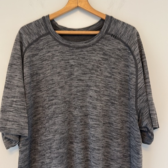 Lululemon Men's Gray Marled Exercise T-Shirt Size Large - Picture 2 of 5